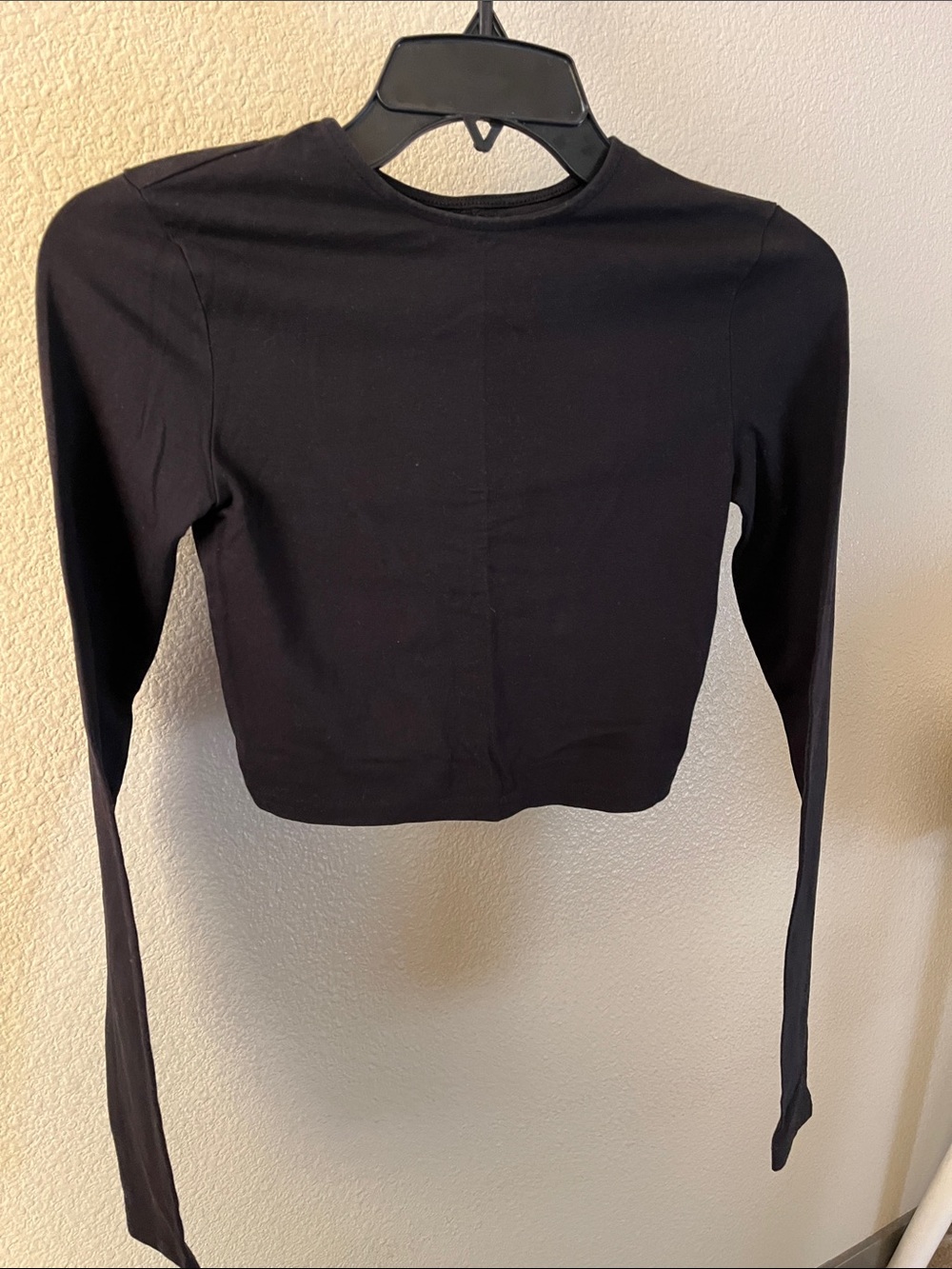 Black Long-Sleeve Crop Top